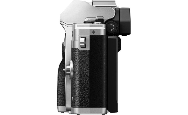 Olympus OM-D E-M10 Mark IV Kit cu Obiectiv 14-42mm Silver 54702